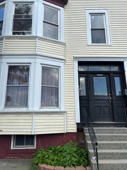 Building Photo - 504 19th St