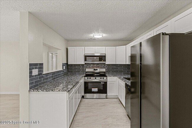 Building Photo - 1104 Azalea Ln