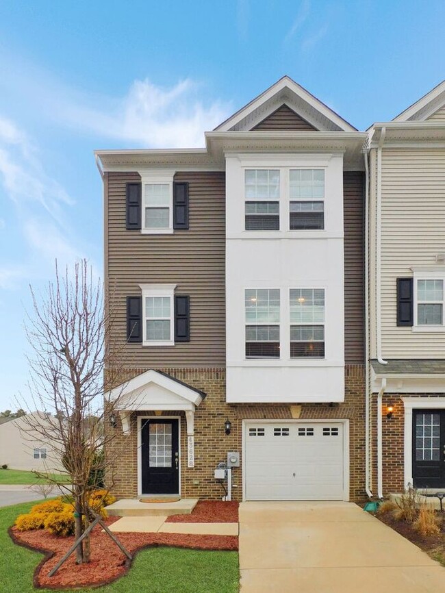 Primary Photo - End-unit Wildewood Townhome