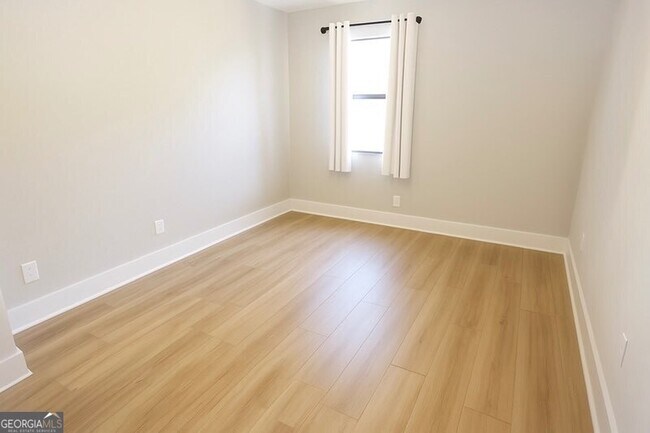 Building Photo - 1101 Magical Way