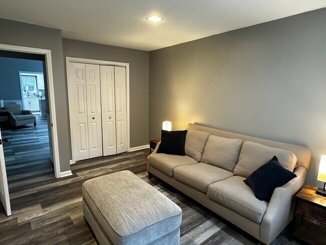 Building Photo - 440 Lobelia Dr