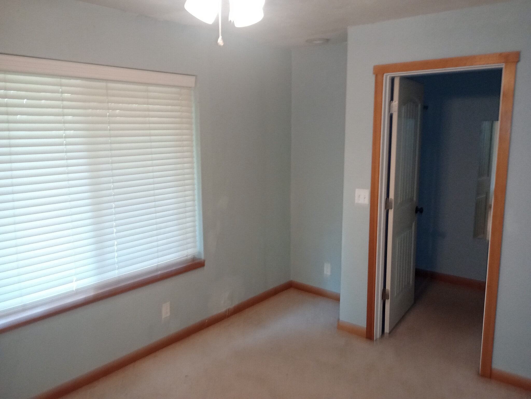 Bedroom, walk in closet, window - 3921 E 15th Ave
