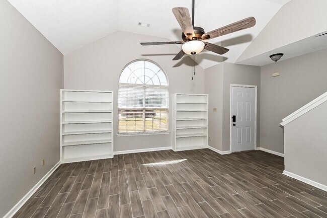 Building Photo - 8672 Overcup Oaks Dr