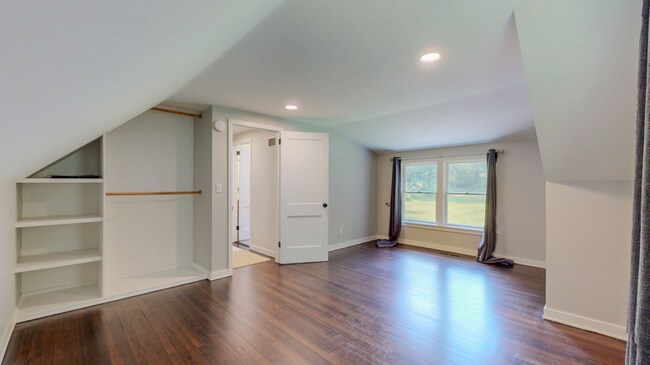 Building Photo - Updated Cape-Style Home Near Sherwood & Si...