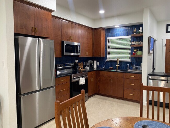 Building Photo - 2 BEDROOM NEAR LAKE BELTON