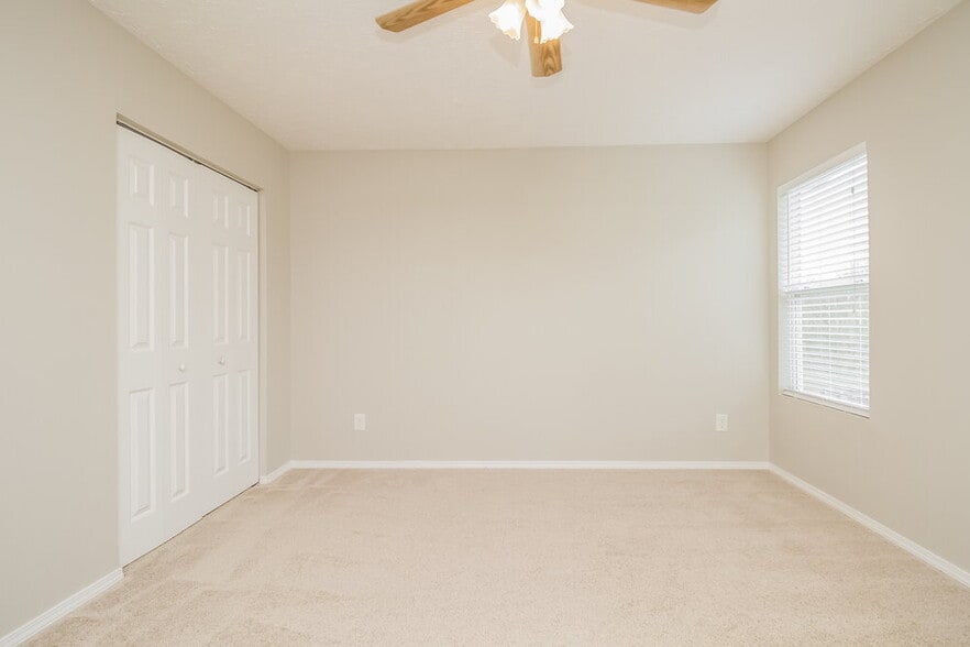 Building Photo - 2705 Sutherland Dr