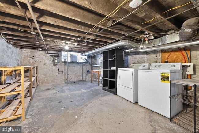 Building Photo - 2541 S Mole St