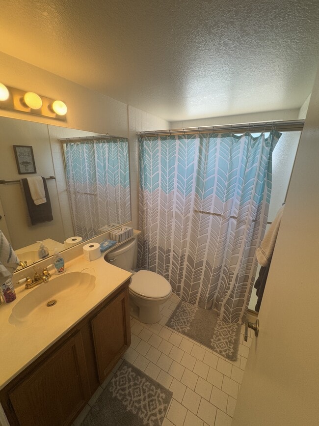 Building Photo - 5518 E Lindstrom Ln