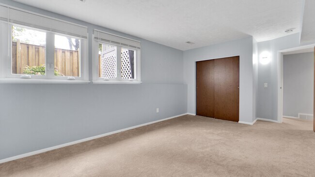 Building Photo - 37 Blue Ridge Rd
