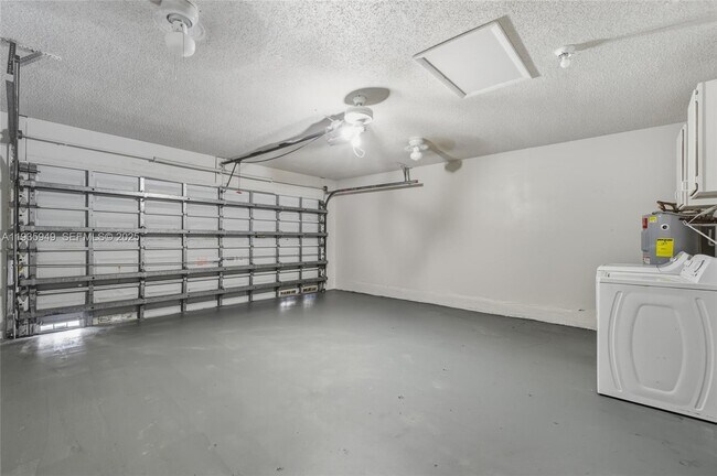 Building Photo - 138 Colly Way