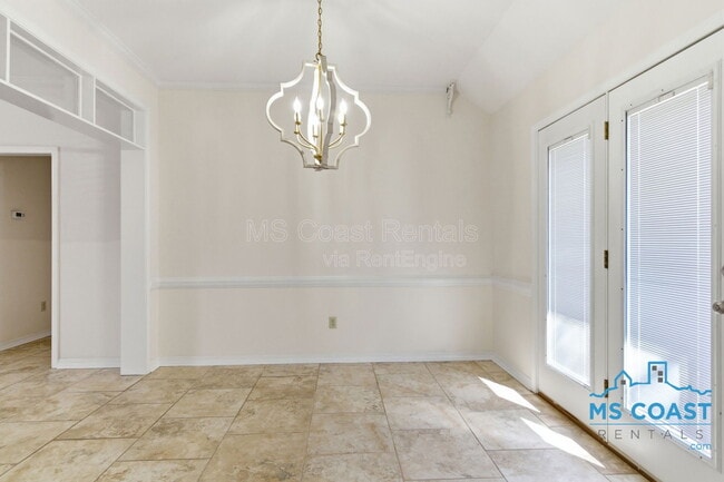 Building Photo - 880 Oio Pl