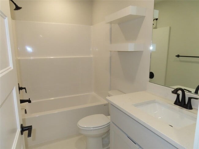 Building Photo - 1871 Lapis Ave