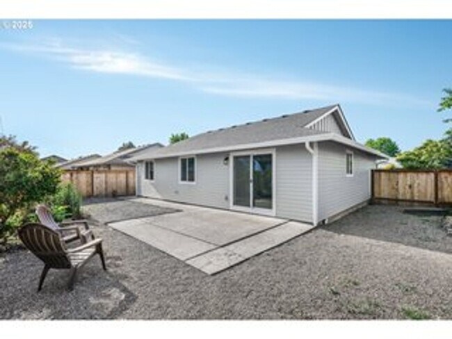 Building Photo - Beautifully Remodeled 3 Bedroom Home with ...