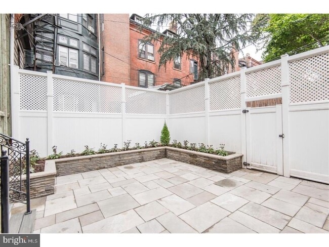 Building Photo - 2129 Walnut St