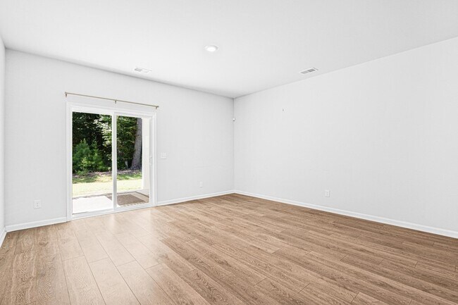 Building Photo - 504 Minim St