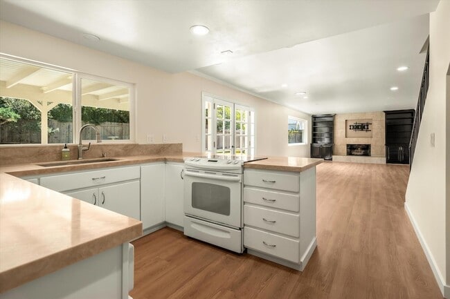 Building Photo - 4935 Cervato Way