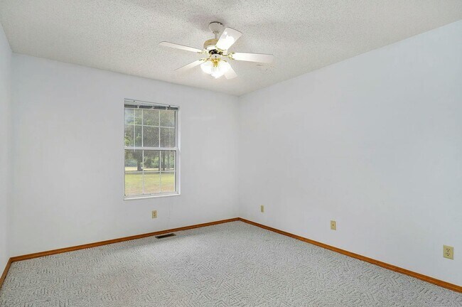 Building Photo - 3740 W Farm Rd 106