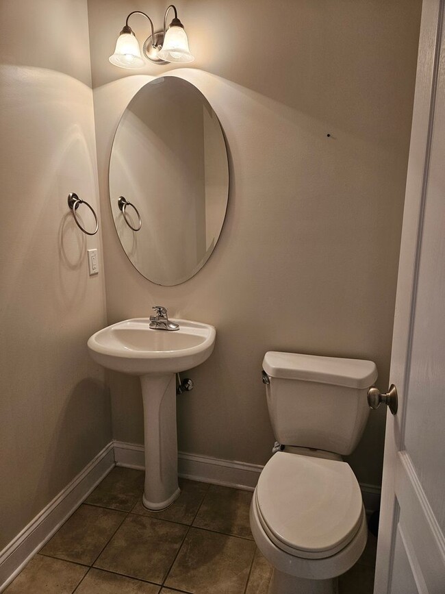Building Photo - New Listing!!!!!