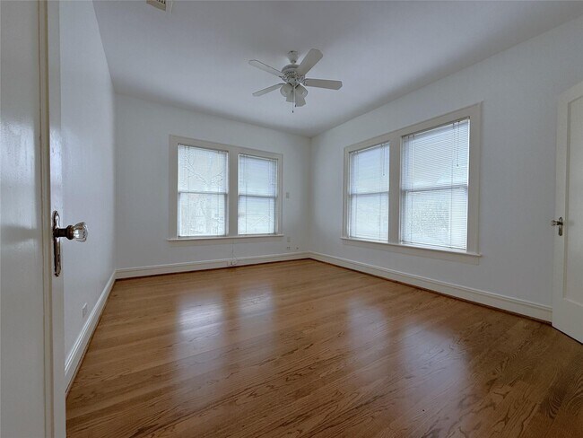 Building Photo - 2311 Wroxton Rd