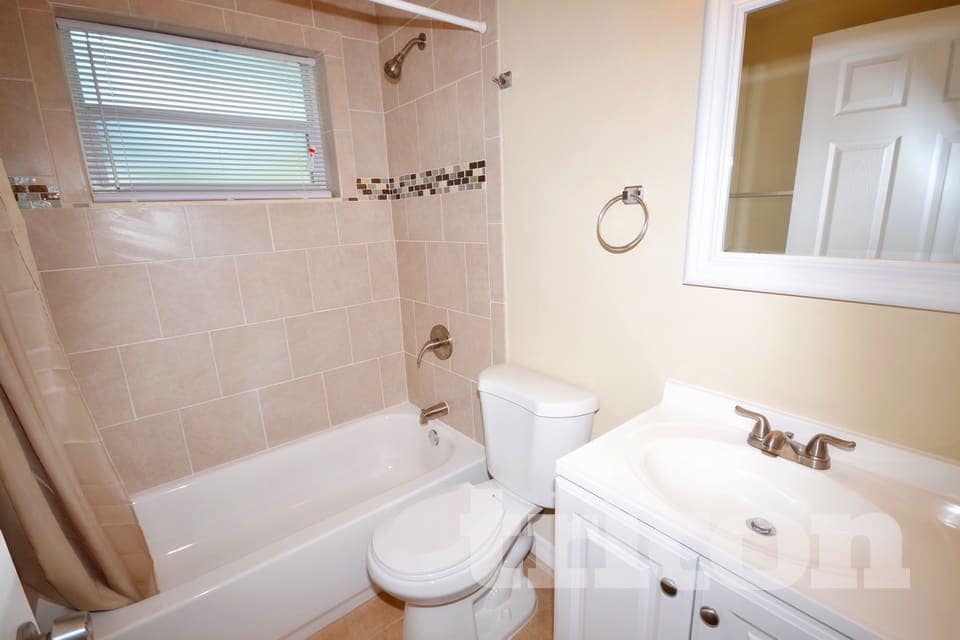 Building Photo - 1707 W Hanlon St