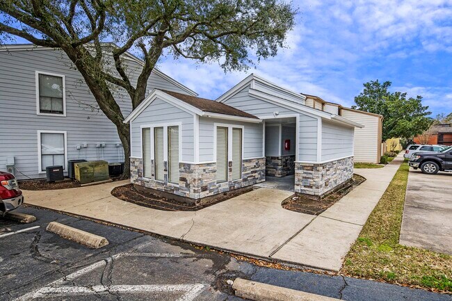 Building Photo - 13151 Walden Rd
