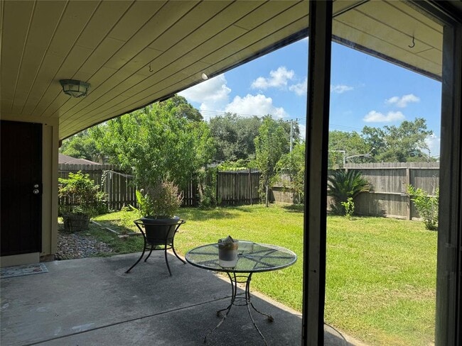 Building Photo - 15538 Baybrook Dr