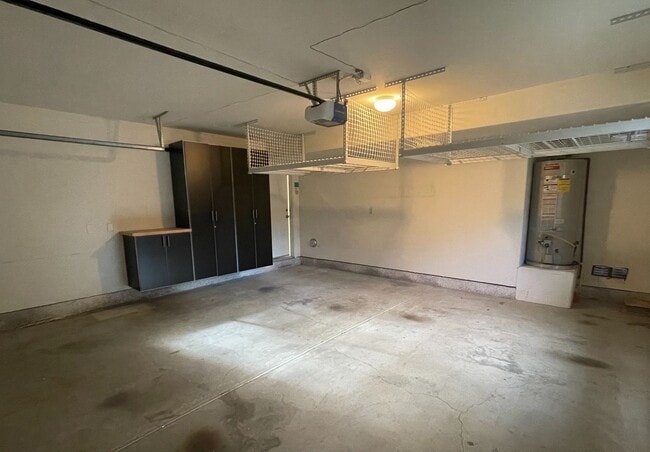 Building Photo - Private Patio, Cozy Fireplace & Prime Thousand Oaks Location
