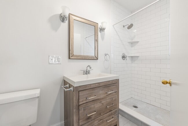 Building Photo - 33 Pearl St