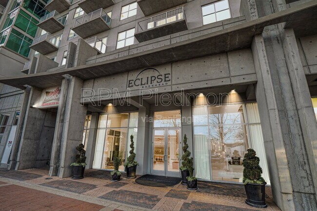 Building Photo - 250 Pharr Rd NE
