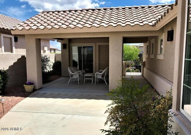 Building Photo - 890 S Golf View Dr