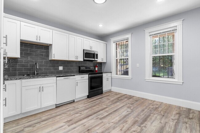 Building Photo - 570 Harvard St