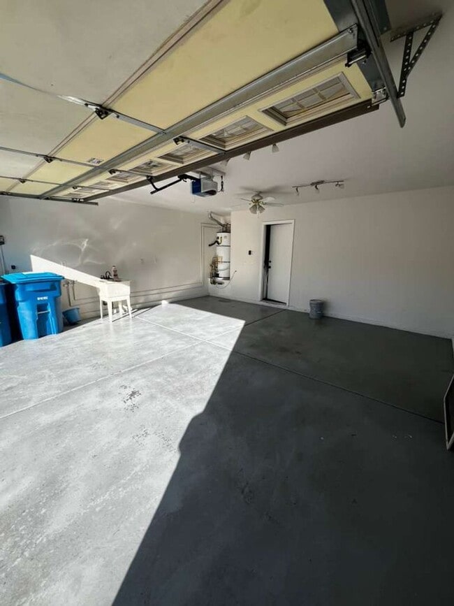 Building Photo - Must see 2 story 4 bed/3 bath home in the heart of SUMMERLIN