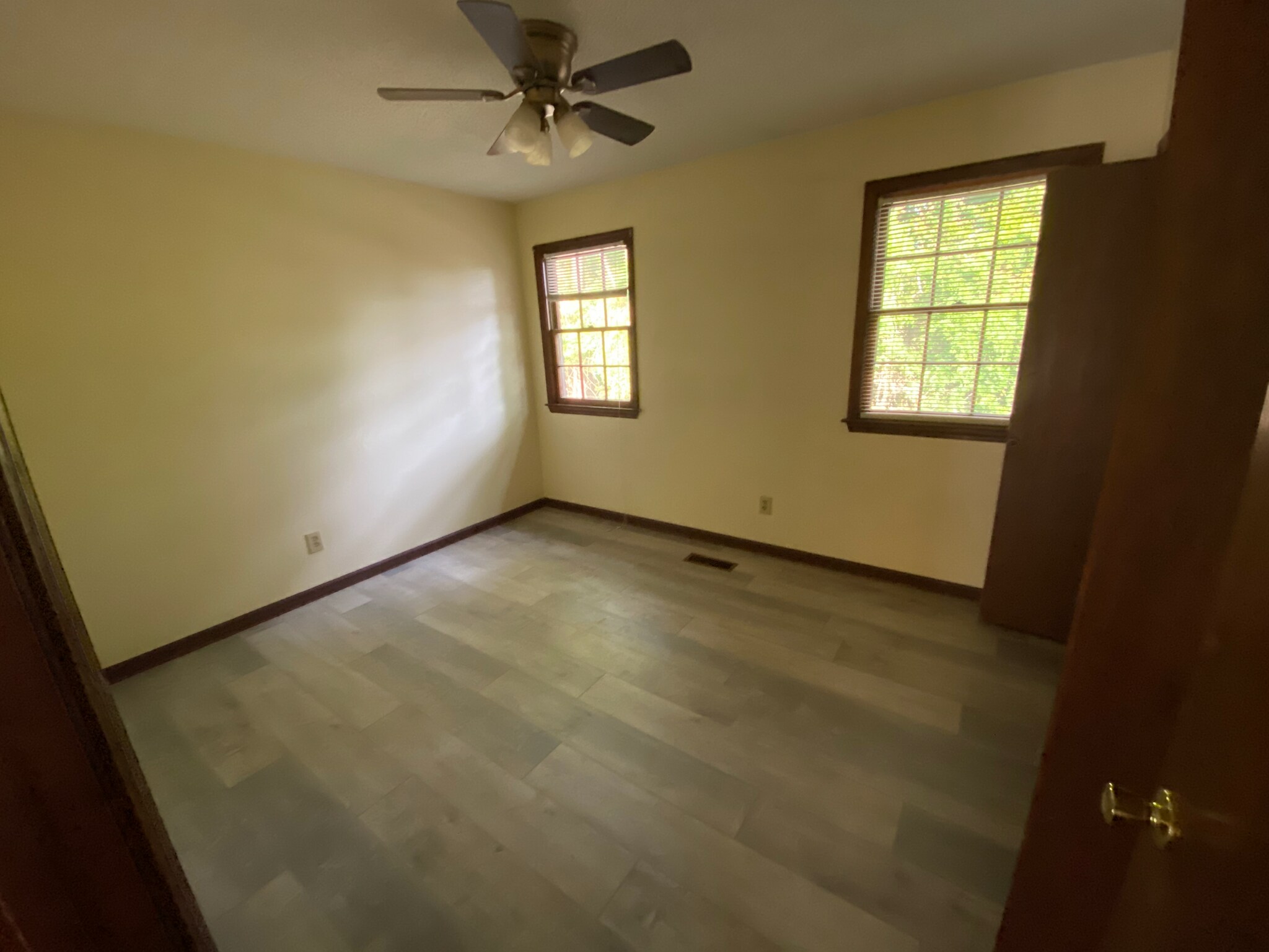 Building Photo - 114 Colonial Ct