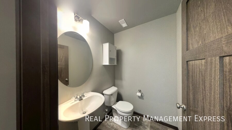 Building Photo - Modern 3 Bed, 2.5 Bath with Loft | Located in Southeast Sioux Falls