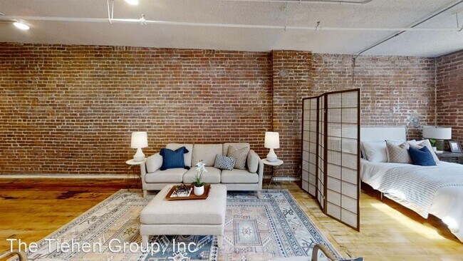 Building Photo - 201 Wyandotte St