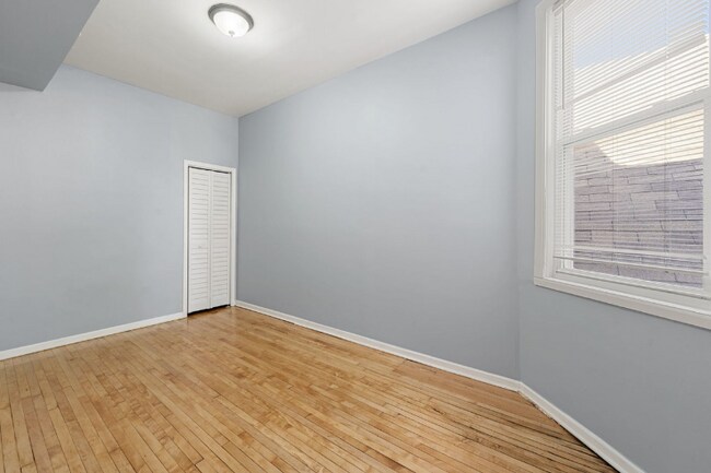 Building Photo - 4910 W Van Buren St