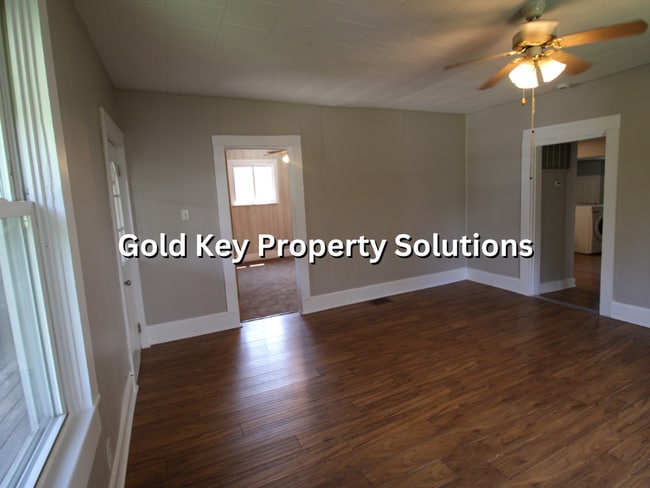 Building Photo - Updated 2 BR 1 BA House with Garage and Ce...