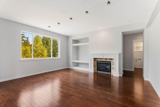 Building Photo - Redmond Stunner!!!
