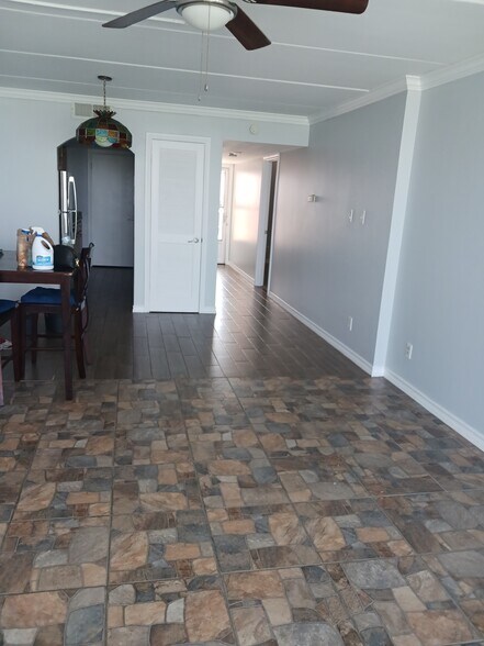 Building Photo - 4334 Ocean Dr