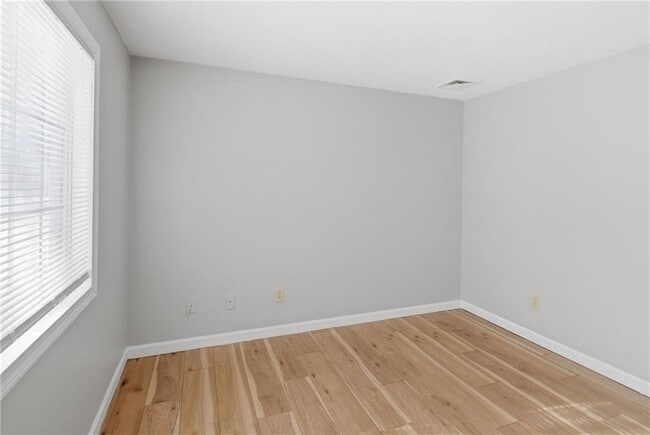 Building Photo - 18 Joseph St