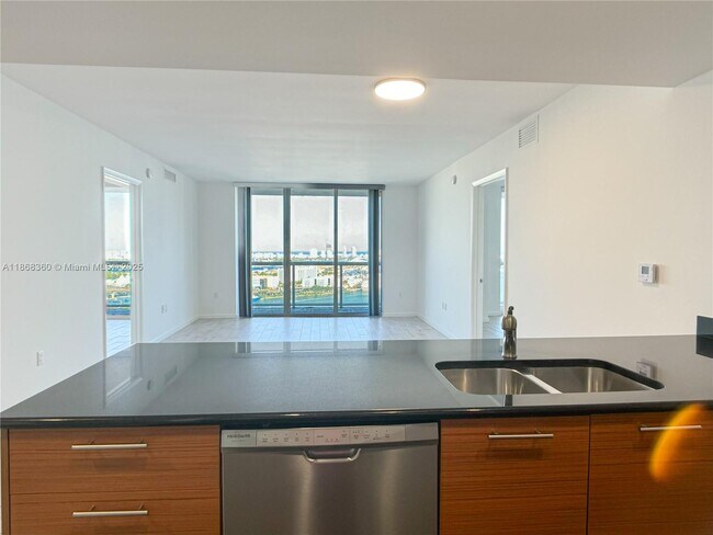Building Photo - 50 Biscayne Blvd