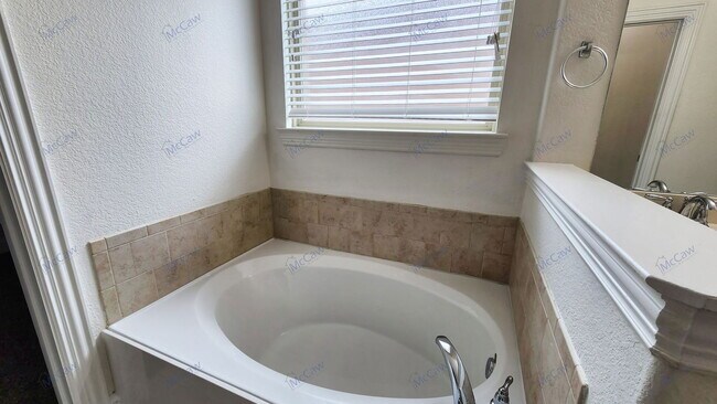 Building Photo - 3808 Hazelhurst Dr