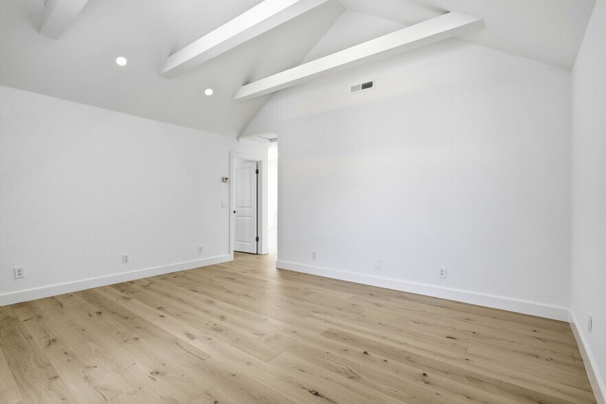 Building Photo - 1104 Lautrec Ter