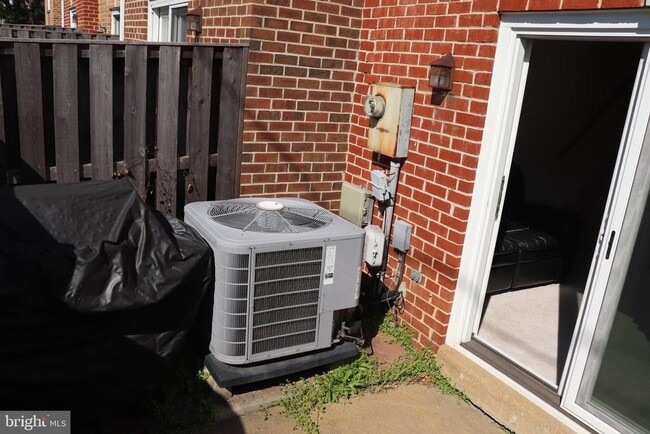 Building Photo - 942 S Rolfe St