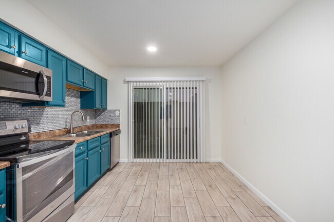 Building Photo - 5107 N 28th Dr