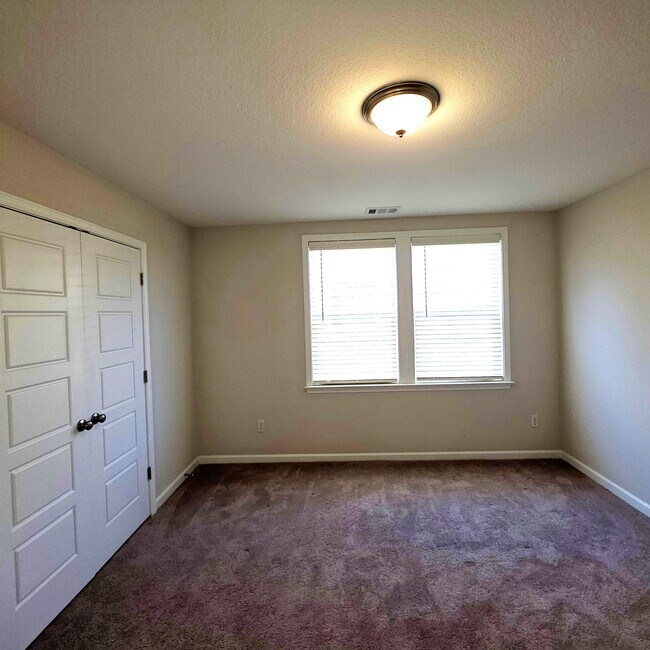 Building Photo - 8824 Sullivans Dr