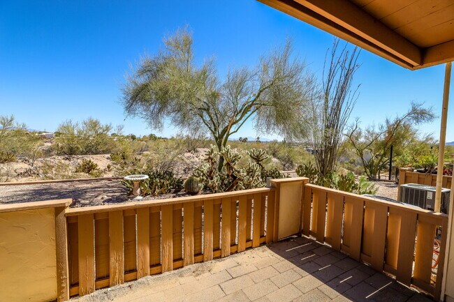 Building Photo - "Charming 2-Bed, 2-Bath Townhouse Retreat in Tucson – Spacious 1176 Sq Ft Living!"