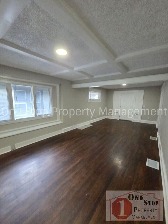 Building Photo - Beautiful 4 Bedroom 2 Bathroom in Kansas City!