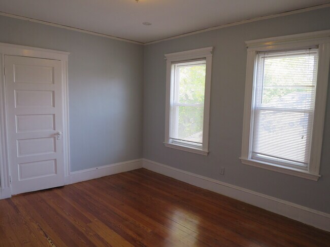 Building Photo - 36 Standish St