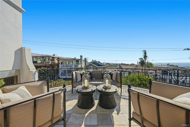 Building Photo - 633 12th St